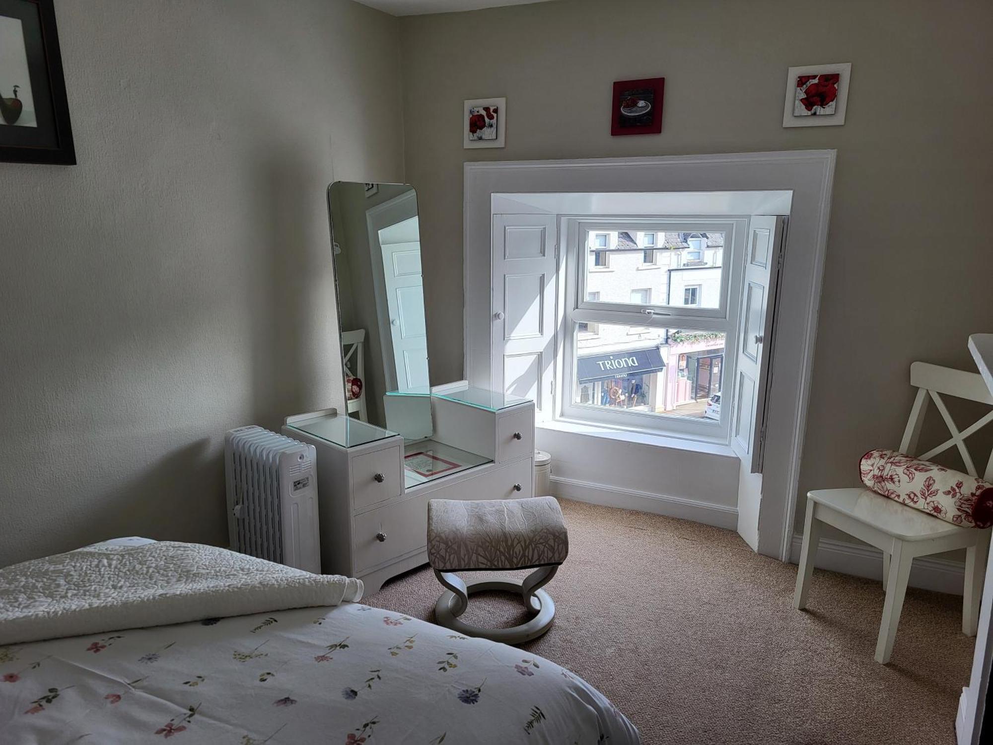 Charming 2-Bed Apartment In Donegal Town Centre Ngoại thất bức ảnh